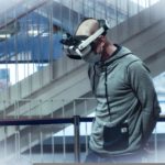 Ein Nutzer mit VR-Brille im Metaverse